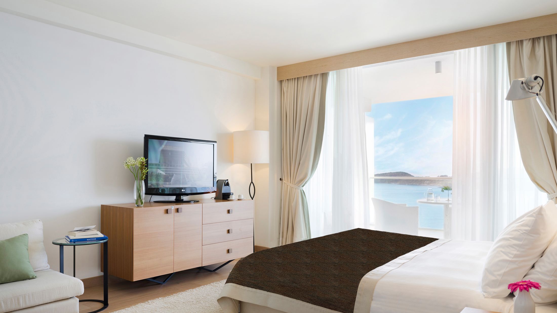 120426-Club-Suite-Hybris