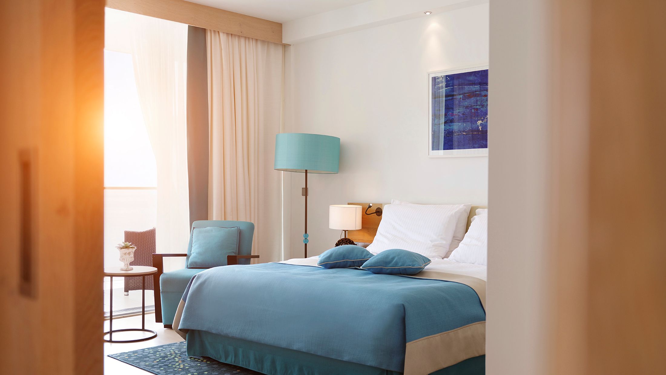 120426-Deluxe-Suite-Hybris