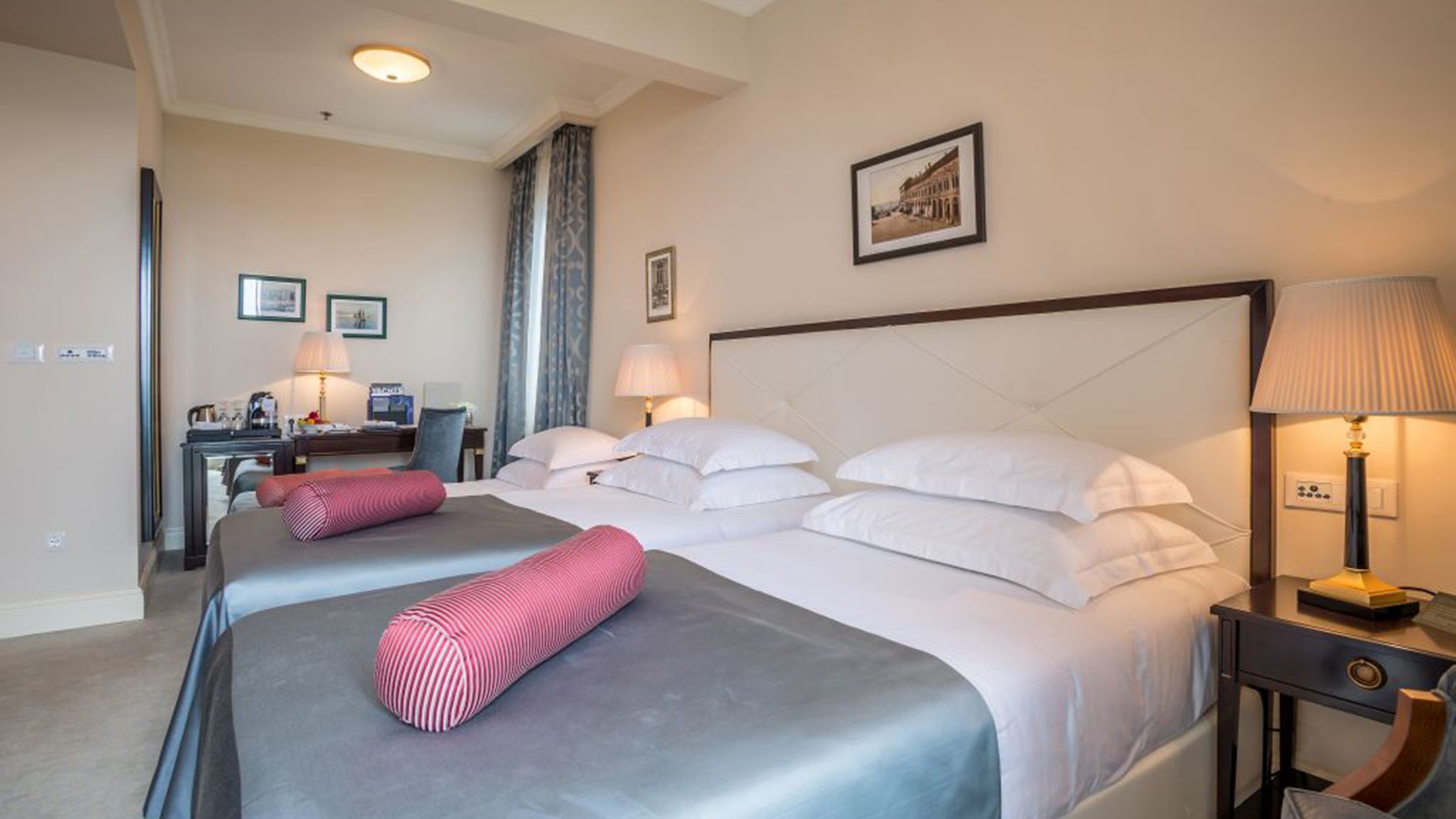 120779-Superior-Room-City-View-001-Hybris