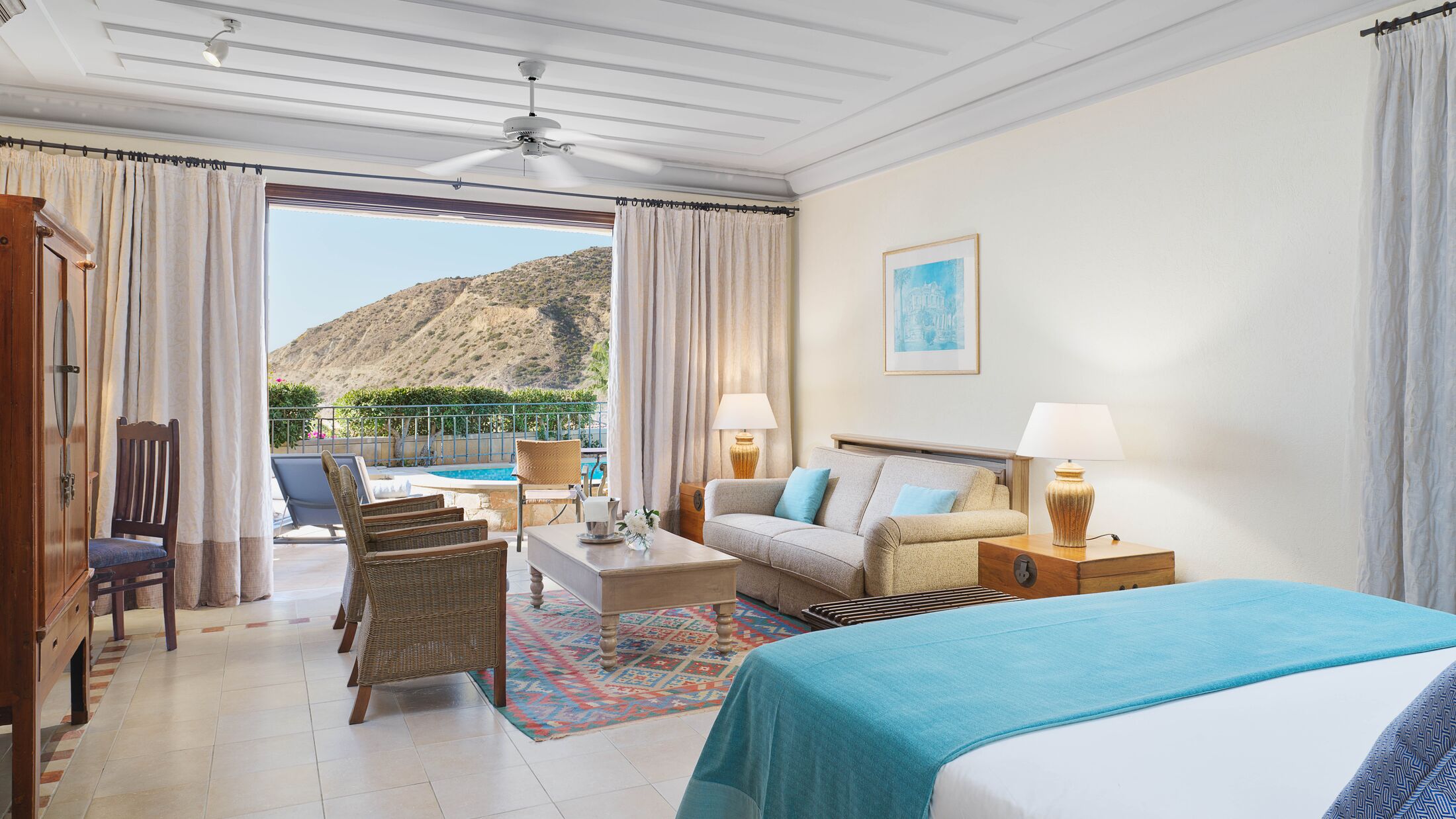 Columbia-Beach-2024-West-Eagles-Nest-Executive-Suite-Plunge-Pool-011-117443-Hybris