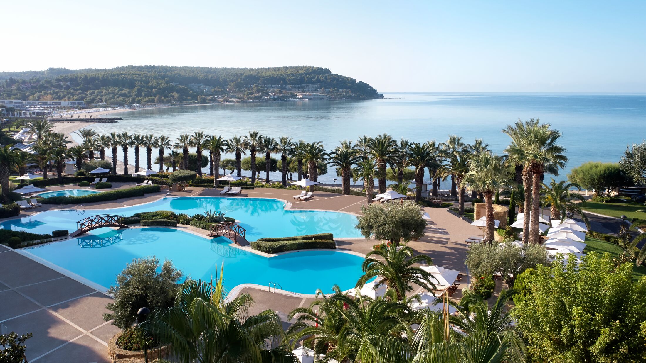 Sani-Beach-2022-Main-Pool-002-118673-Hybris